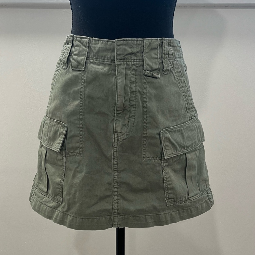 American Eagle Green Hi-Rise Cargo Skirt Size 2